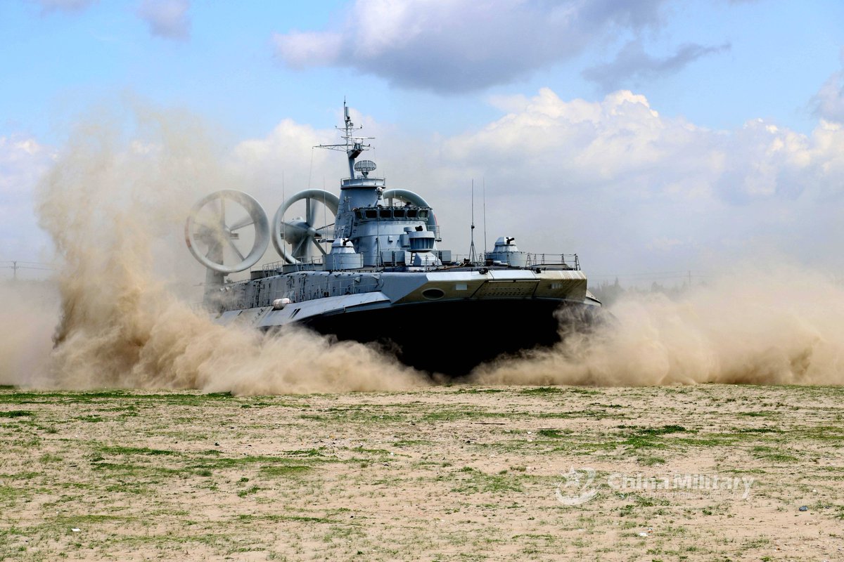 Nice pics of Chinese Navy Zubr-class Project 1232.2 air-cushion landing craft 3327 maneuvering on a beach and embarking armored vehicles on June 30 and July 1. Soviet-designed Zubrs are world's largest LCACs. 