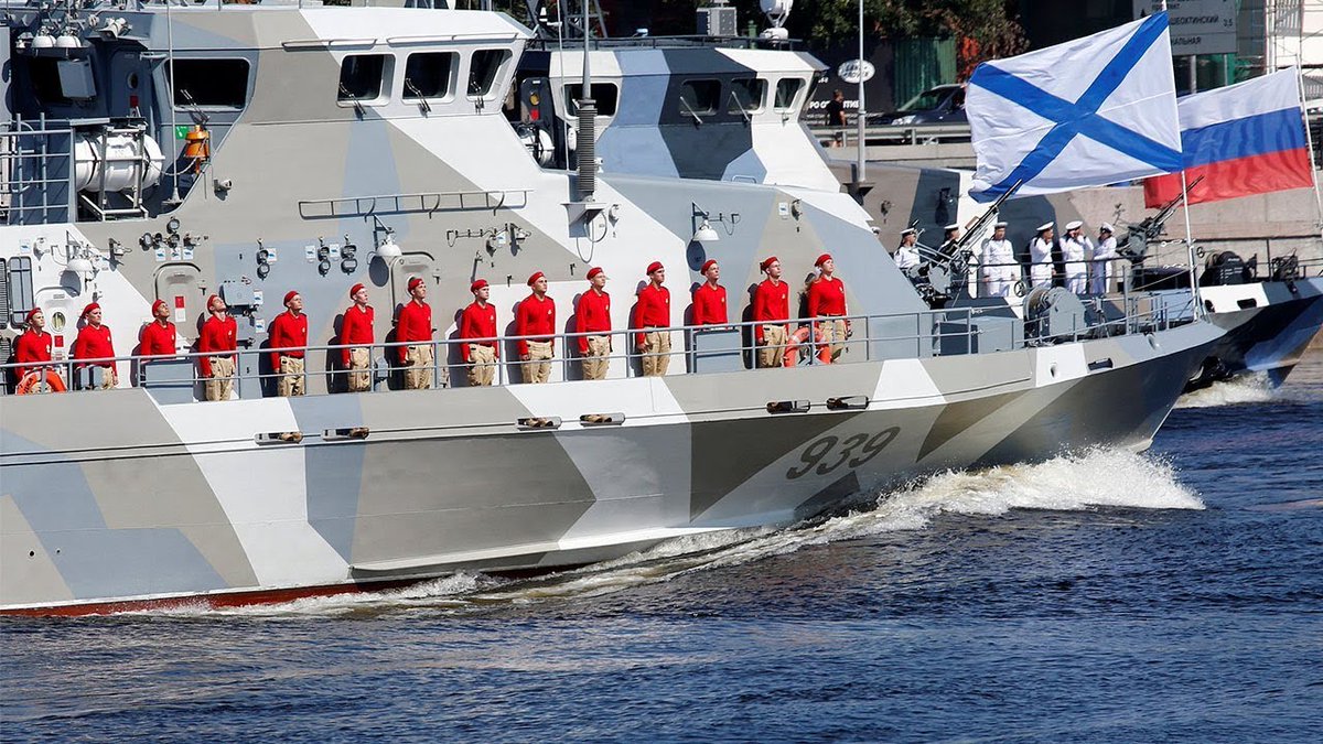 Chinese troops participate in Russia's Navy Day parade   