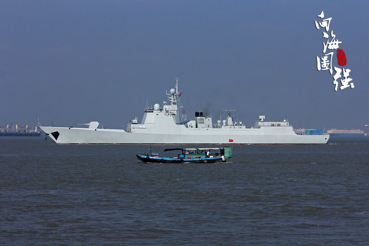 A new destroyer Type 052D returns from its tests at sea