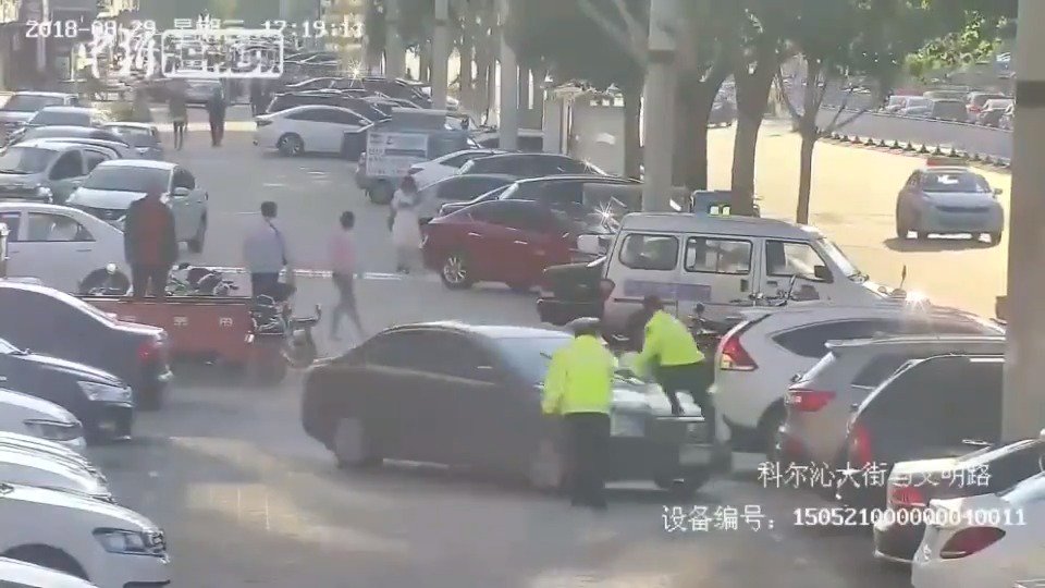 Footage shows a police officer jumps on the hood of a moving car to stop a law-breaking driver in north China's Inner Mongolia. The driver then raged on the road with the officer elbowing on the hood for more than 10 kilometers before he was stopped and detained.   