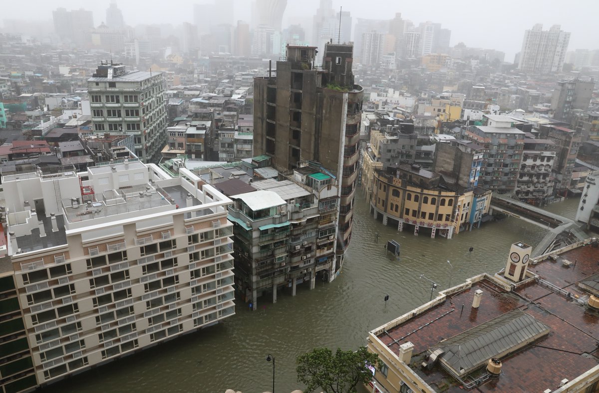 Typhoon Mangkhut: Live pictures from Macau, flooded by #TyphoonMangkhut  