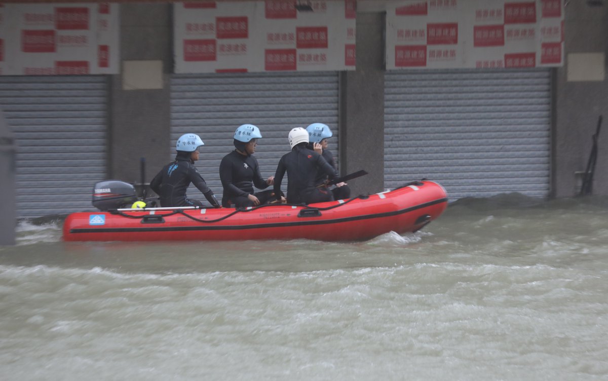 Typhoon Mangkhut: Live pictures from Macau, flooded by #TyphoonMangkhut  