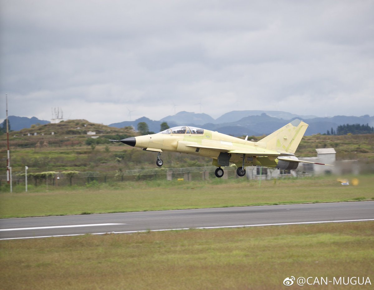 GAIC FTC-2000G made its maiden flight yesterday at Anshun Airport. Photos © YUESHUHUA   