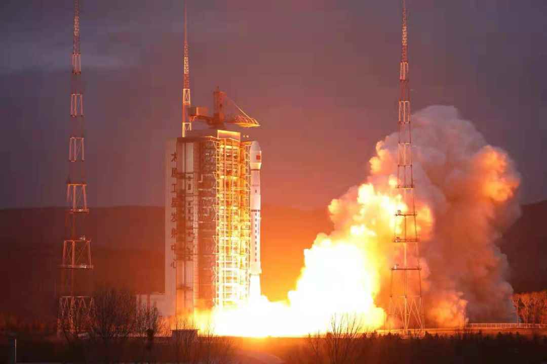 China sent a new marine satellite into orbit Thursday to help improve monitoring of maritime waters. A Long March-4B rocket carrying the HY-2B satellite took off at 6:57 a.m. from the Taiyuan Satellite Launch Center in north China's Shanxi Province.   
