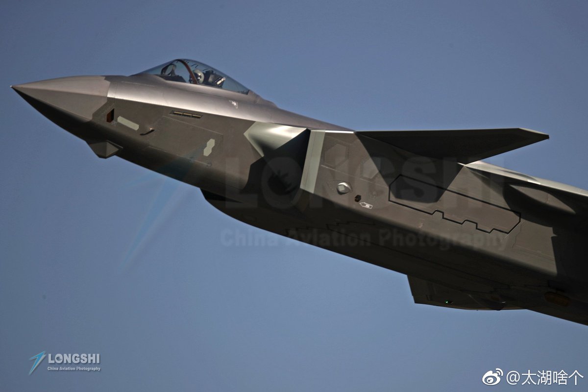 4 J-20s in 2 formations performed a rehearsal at Zhuhai this morning.   