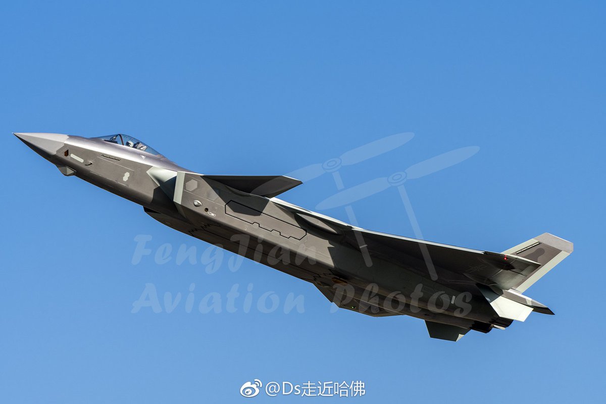 4 J-20s in 2 formations performed a rehearsal at Zhuhai this morning.   