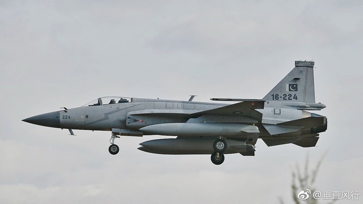 PAF 3 JF-17s arrived at Zhuhai Airshow today. Photos credit: 垂直风行   