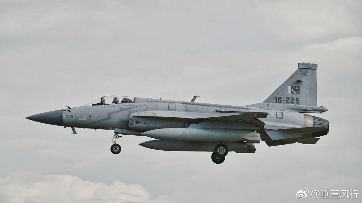 PAF 3 JF-17s arrived at Zhuhai Airshow today. Photos credit: 垂直风行   