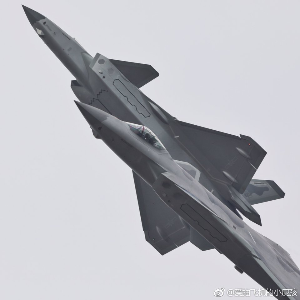 Shot of J-20 by 爱拍飞机的小屁孩   