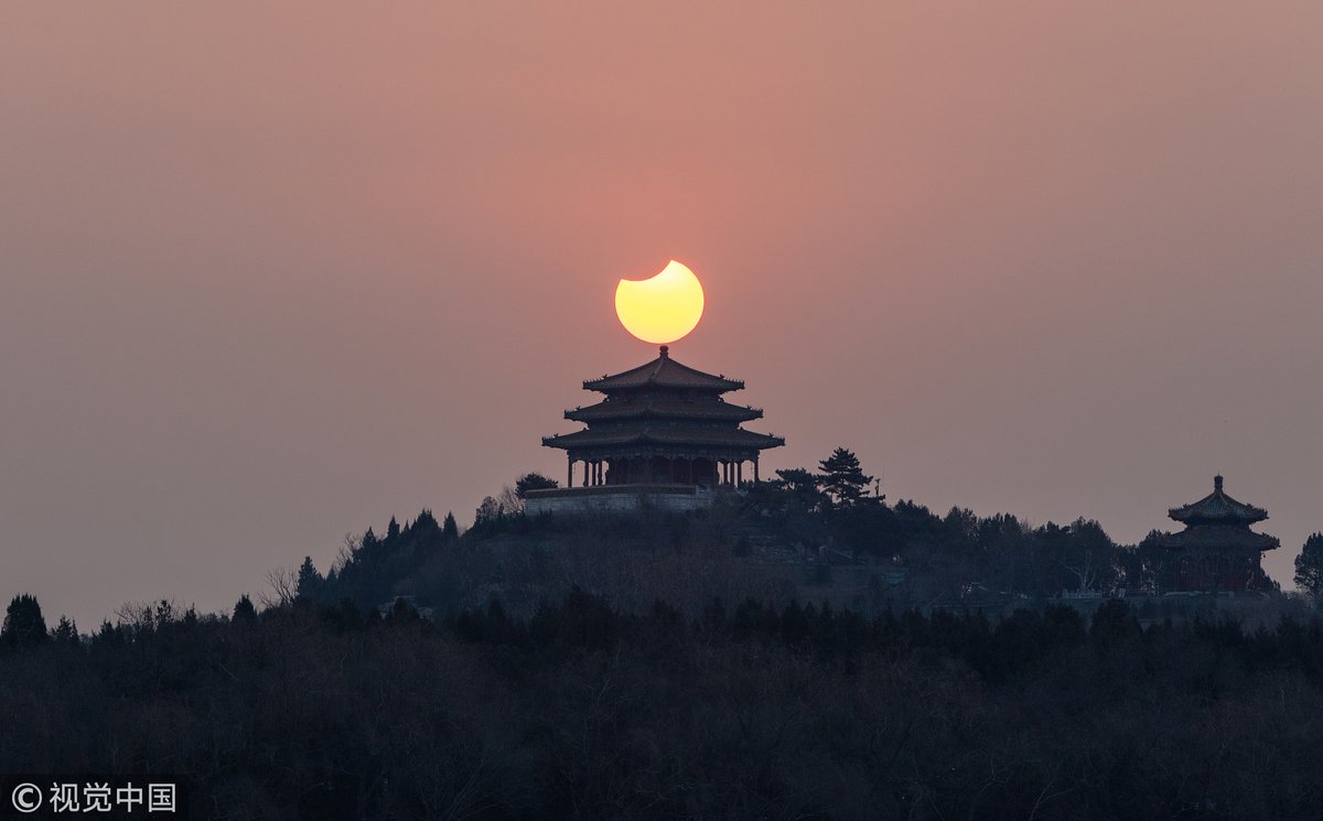 CGTN:The first partial solar eclipse in 2019, captured by photographers in Beijing   