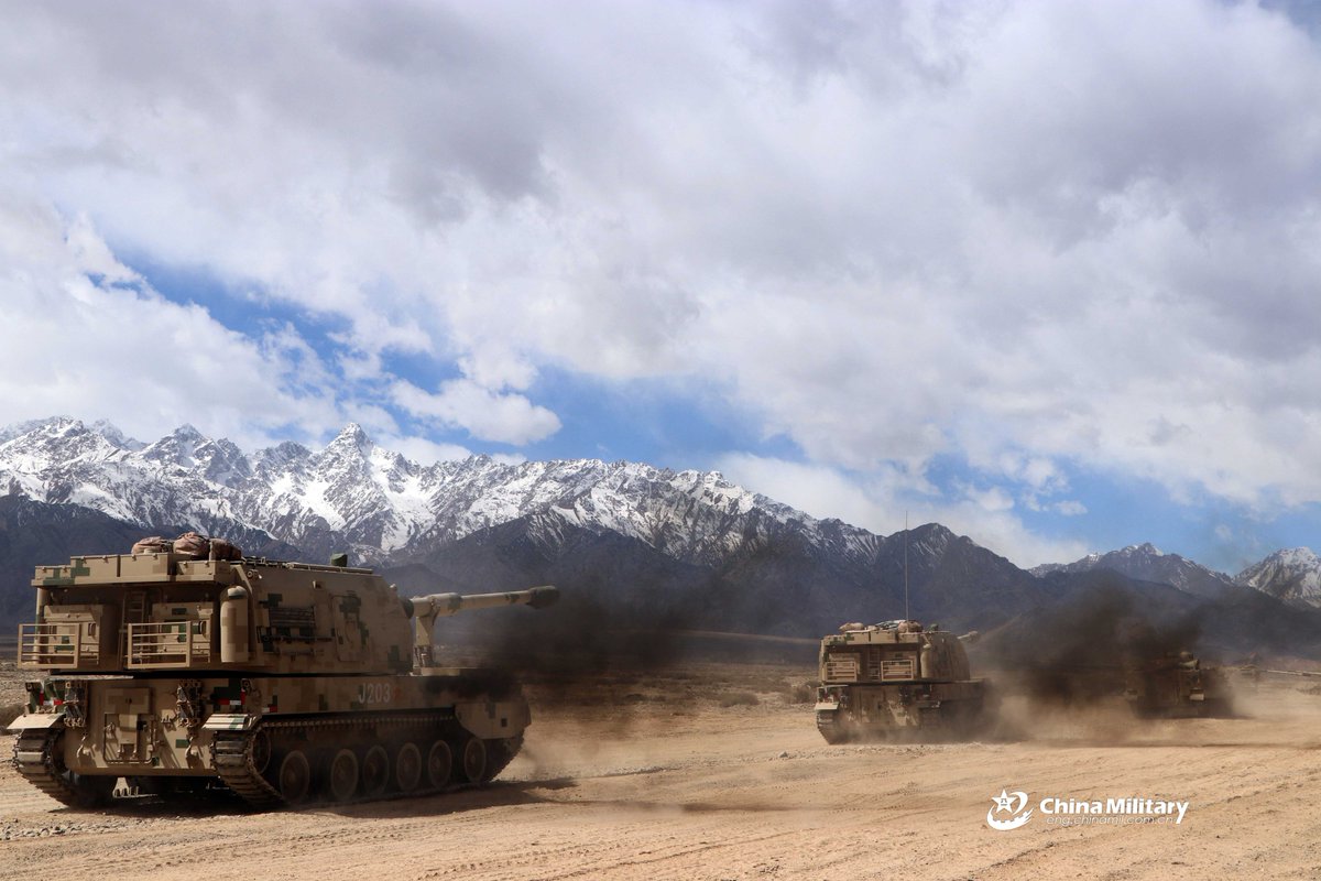Exercise of an artillery regiment based in Xinjiang