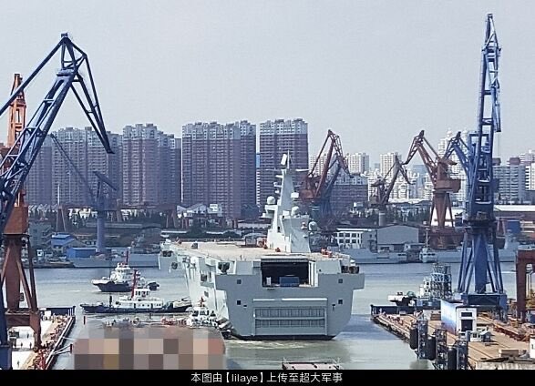 China assault carrier on the move