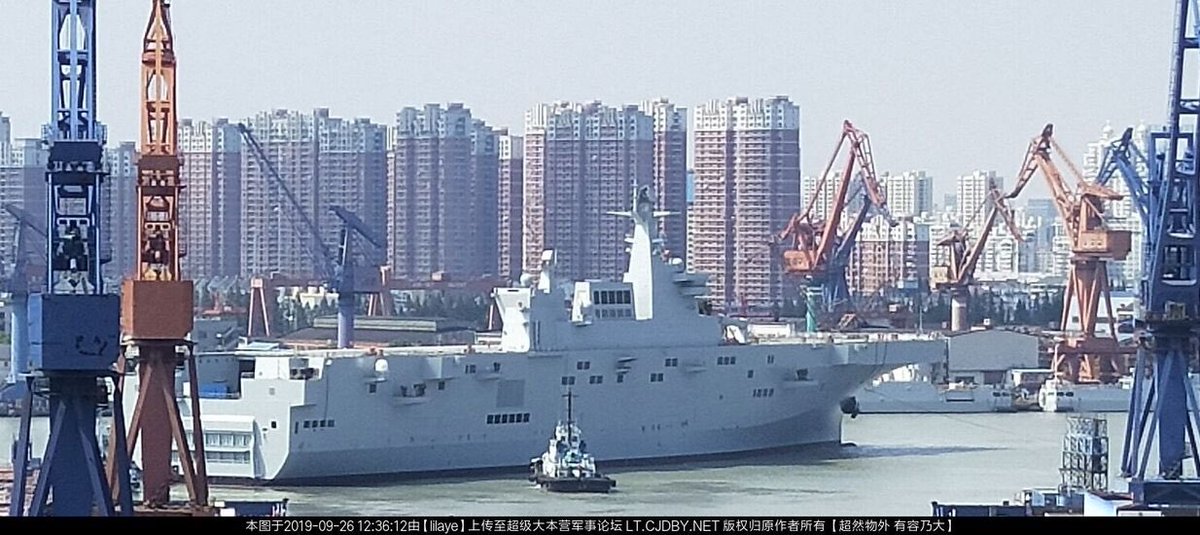 China assault carrier on the move