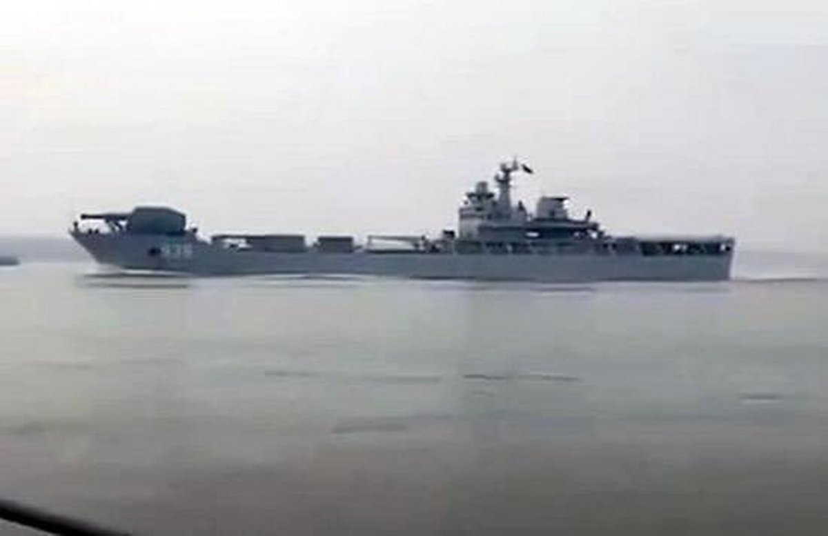 Chinese Navy amphibious ship HANGYANGSHAN 936 reportedly just returned from a 3rd and final series of sea trials with an experimental railgun mounted right forward. The weapon was first seen being installed on the ship in Jan 2018. 