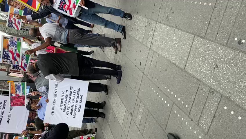 Protest by Indian diaspora and Tibetan refugees in New York against China right now. Protesters chant 'Boycott Made In China'. Posters read: 'Stop Chinese Abuse', 'Justice For Minority Religions and Hong Kong' and 'Tibet Stands with India'.  CC: @HuXijin_GT @globaltimesnews