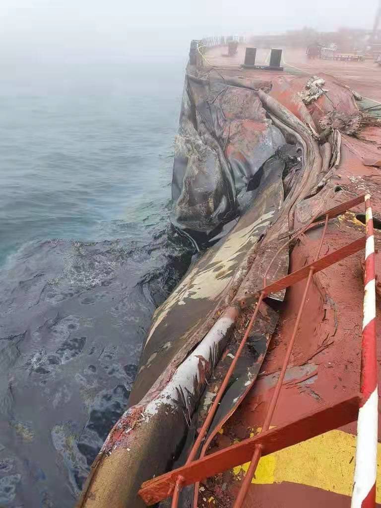 Chine Le Tanker A Symphony Omi Est A L Origine D Une Nappe D Hydrocarbures En Mer Jaune Apres Une Collision A L Exterieur De Qingdao Selon Des Rapports Preliminaires Le Navire Est Entre