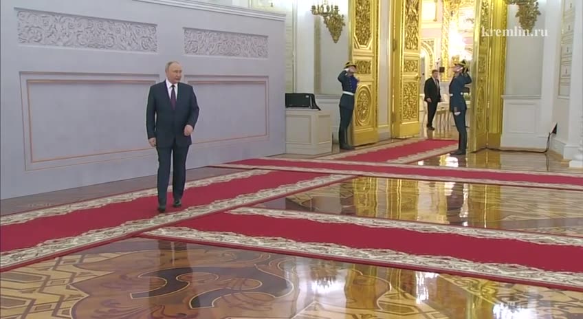 Putin meets Xi Jinping in Kremlin 