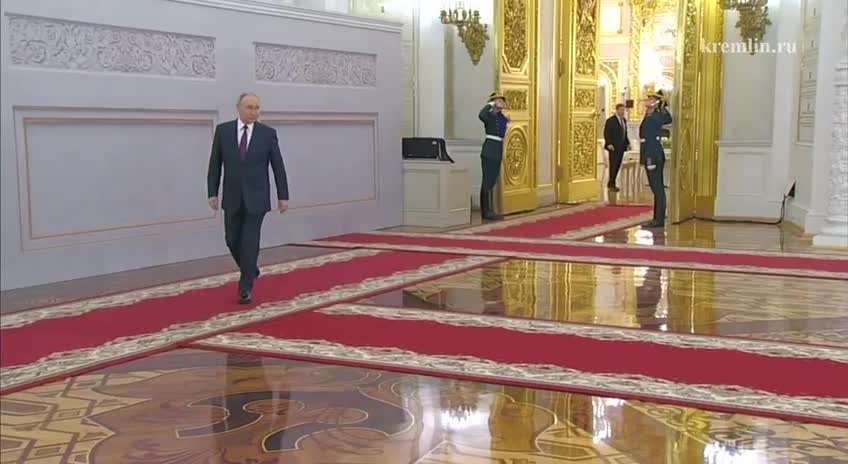 Putin meets Xi Jinping in Kremlin 