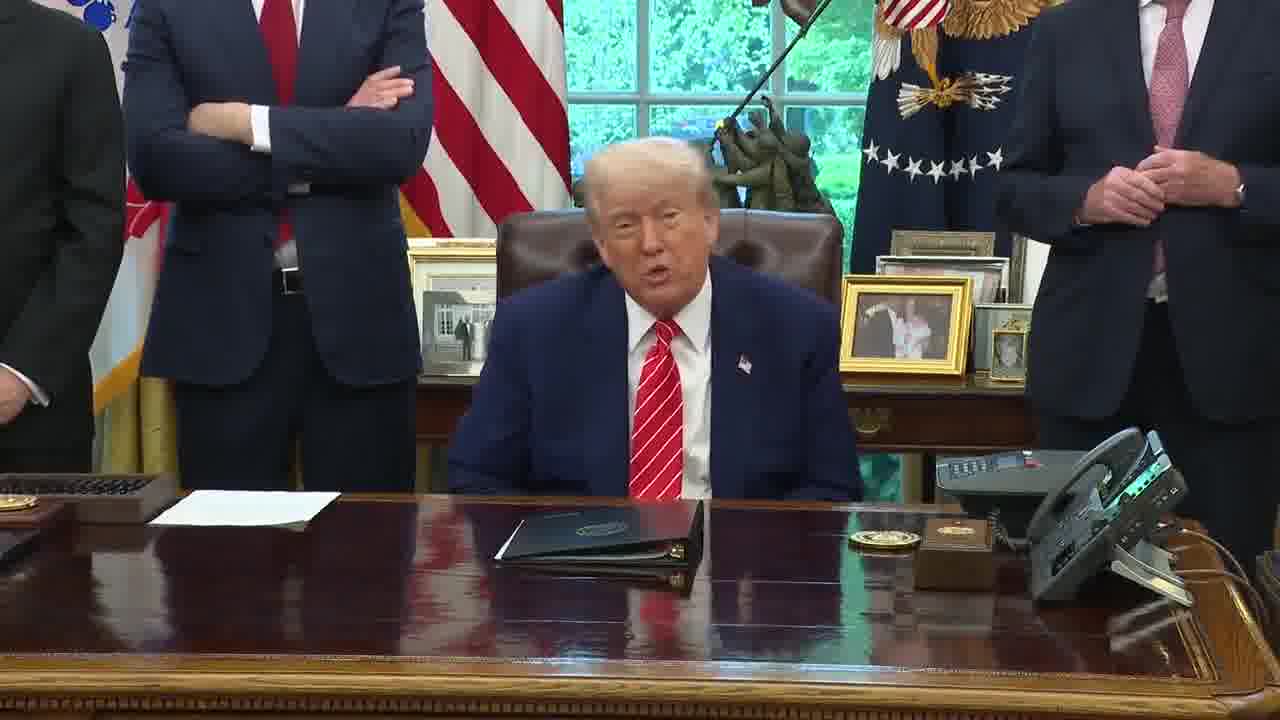 JOURNALISTE : Si les négociations avec la Chine se déroulent bien ce week-end, envisageriez-vous alors de réduire les droits de douane sur la Chine  @POTUS :  Eh bien, c'est possible. On verra. Pour l'instant, on ne peut pas faire plus. Je pense que nous allons avoir une très bonne relation. 
