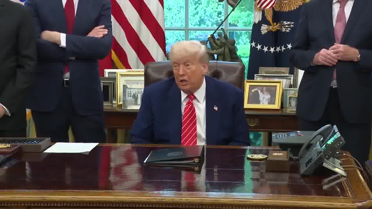 JOURNALISTE : Si les négociations avec la Chine se déroulent bien ce week-end, envisageriez-vous alors de réduire les droits de douane sur la Chine  @POTUS :  Eh bien, c'est possible. On verra. Pour l'instant, on ne peut pas faire plus. Je pense que nous allons avoir une très bonne relation. 