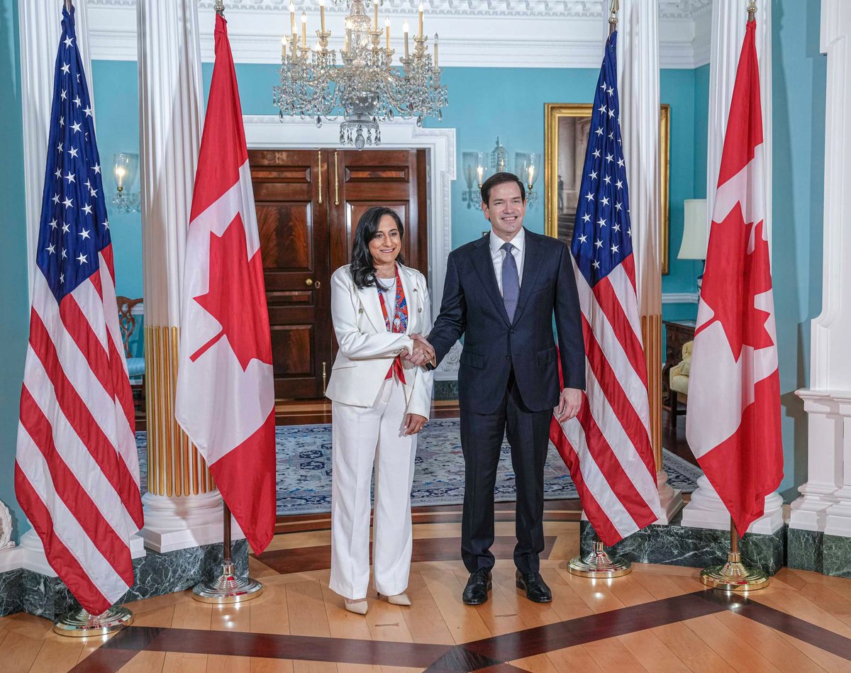 Le Département d'État a indiqué que Rubio et la haute diplomate canadienne, @AnitaAnandMP, ont discuté ce matin des négociations de paix visant à mettre fin à la guerre russo-ukrainienne et des moyens de renforcer la réponse aux activités coercitives de la Chine. Ils ont également discuté d'Haïti et de Gaza.