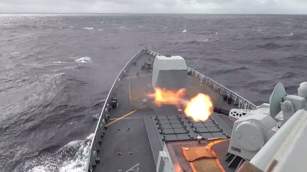 Lundi 29 décembre, le commandement du théâtre d'opérations Est de l'Armée populaire de libération (APL) chinoise a organisé des exercices conjoints autour de l'île de Taïwan. Ces manœuvres, baptisées  Mission Justice 2025 , se sont déroulées dans cinq zones désignées, établissant ainsi une posture opérationnelle coordonnée autour de l'île.